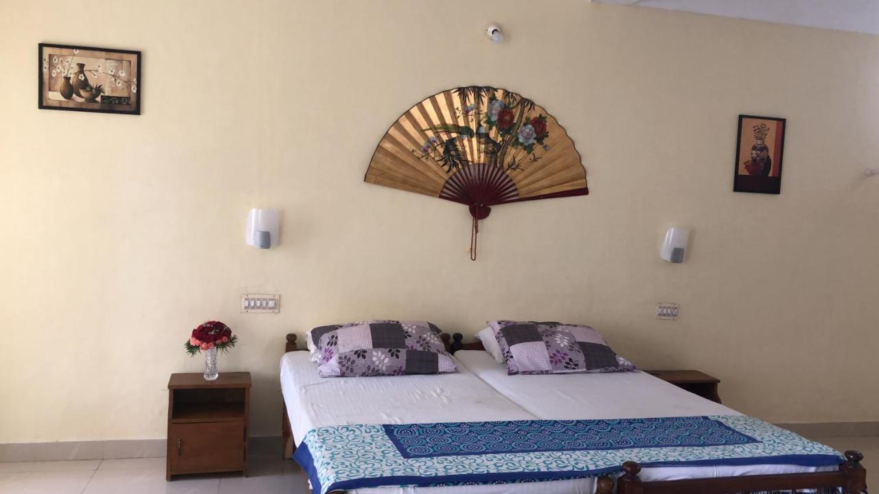 Sandy Beach Hotel Thiruvananthapuram Екстериор снимка